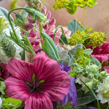 Load image into Gallery viewer, Hand-tied Bouquet Workshop