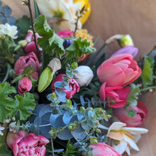 Load image into Gallery viewer, Seasonal Hand-tied Bouquet
